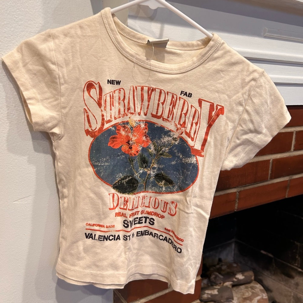 NWOT Urban Outfitters Women’s Strawberry Delicious Graphic Tee size M